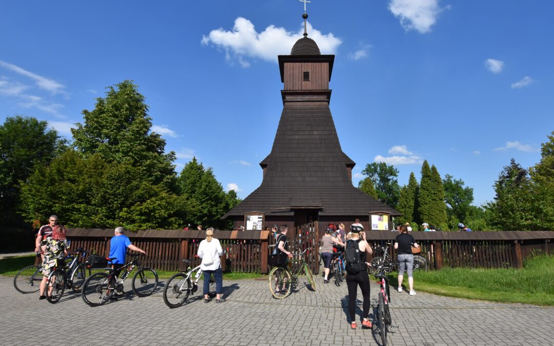 Do sedel 6. 6. 2021 – Od katedrály k dřevěnému kostelíku